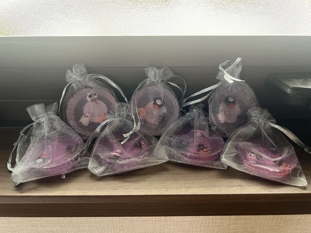 ハロウィン柄の石鹸パッケージ