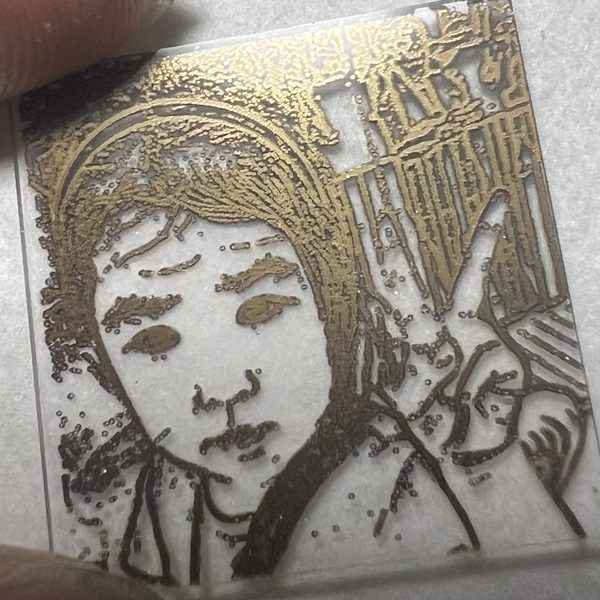 Portrait engraved on quartz glass via metal vapor deposition