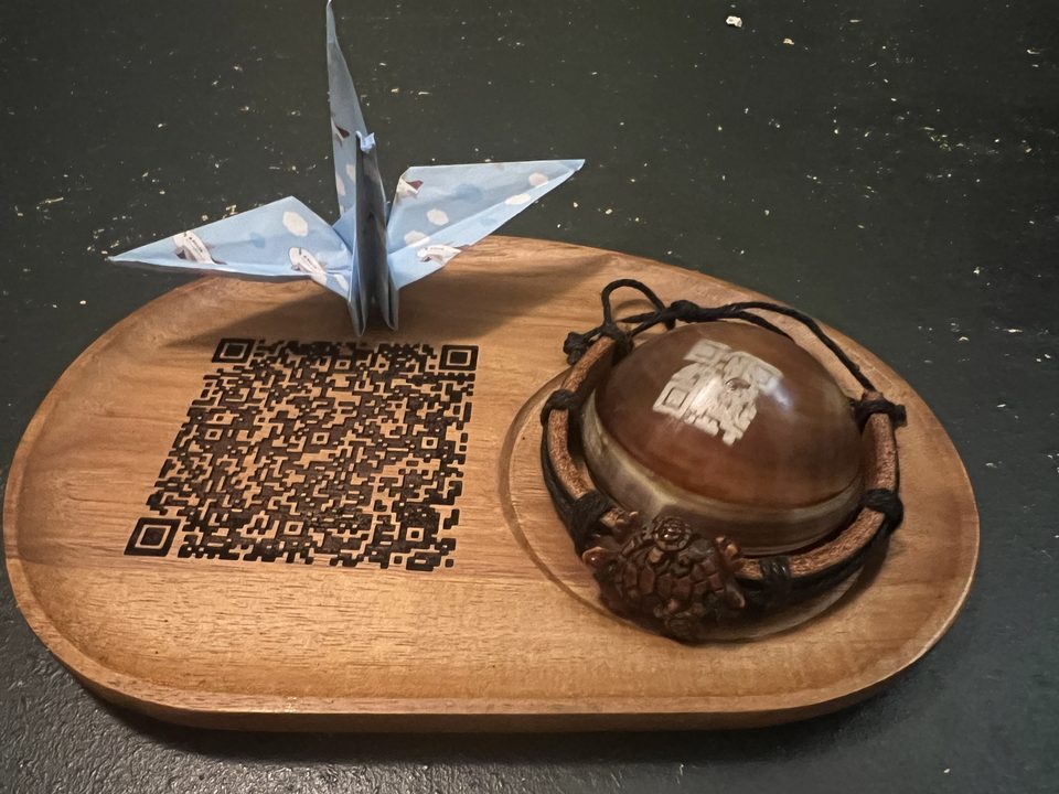 Pearlの持ち歩けるお墓と折り鶴