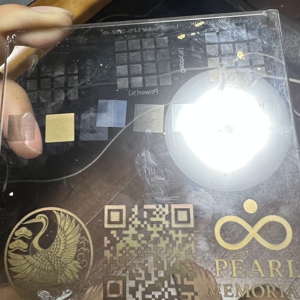 石英ガラスの金属蒸着・QRコード刻印サンプル